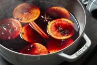 Vino caliente especiado: la receta tradicional que ayuda a aliviar síntomas del resfrío