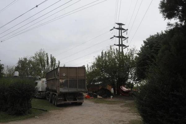 Piden desalojar a quienes viven bajo tendidos de alta tensión