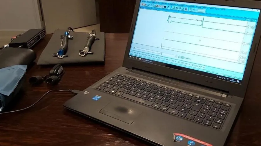 La prueba de polígrafo mide la credibilidad de una persona con base a variaciones psicofisiológicas