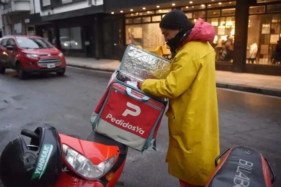 ¿Tucumán se queda sin delivery? Por el frío, faltan cadetes