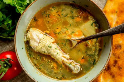 Cómo preparar el nutritivo y poderoso caldo para aliviar los síntomas del resfrío