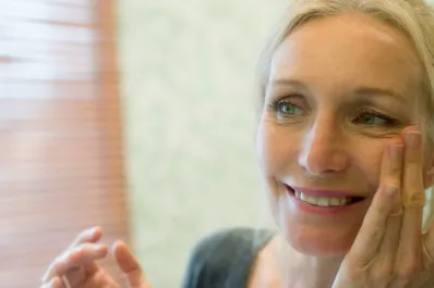 Por qué las mujeres mayores de 50 años deberían consumir alimentos con Omega-7