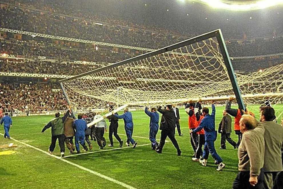 Un arco roto y más de una hora de demora: así fue el primer cruce entre Borussia Dortmund y Real Madrid por Champions League