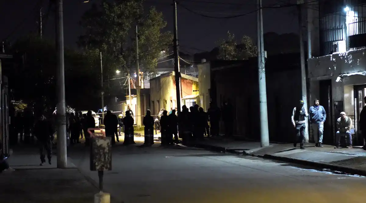 Denunciaron a Pokemon por violencia de género, la Policía fue a detenerlo, se tirotearon y terminó muerto