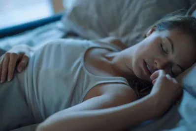 Dormir mejor y bajar de peso: el condimento para ensaladas que lo logra