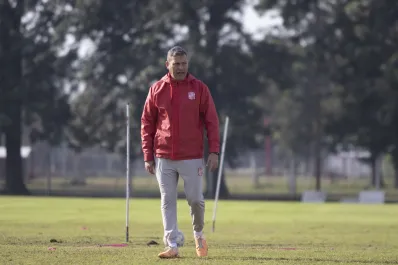 Diego Flores cambia: tiene casi definido el equipo de San Martín de Tucumán para recibir a Alvarado