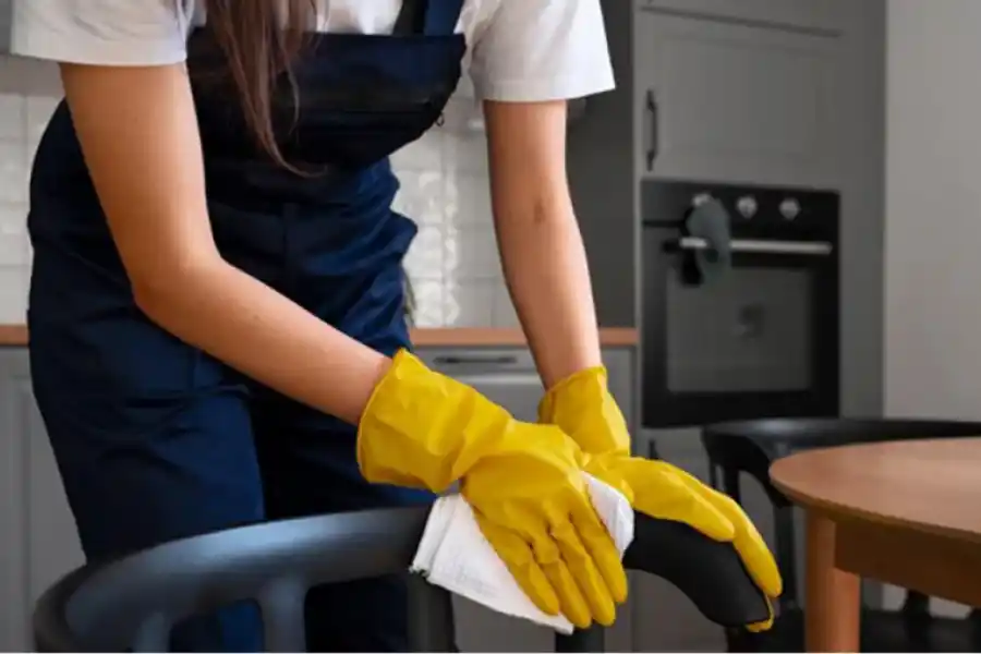 Las trabajadoras de casas particulares recibirán un aumento del 7% en junio.