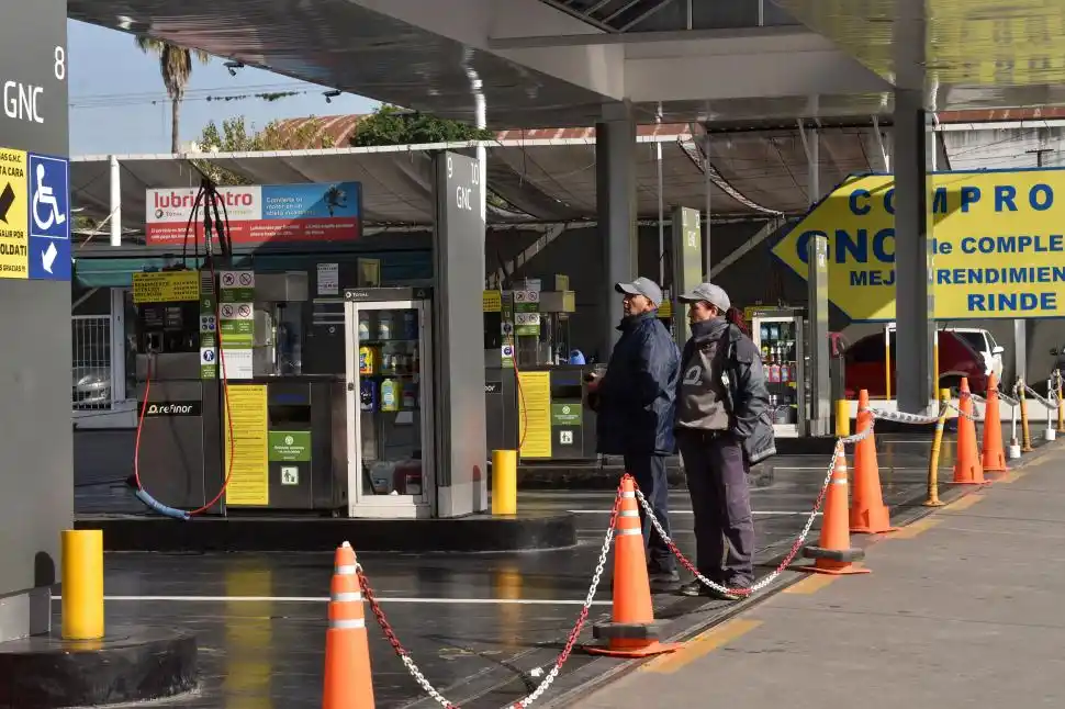 CERRADO. Una postal de lo que fue ayer una expendedora de GNC.