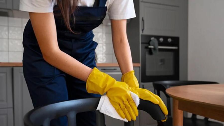Las trabajadoras de casas particulares recibirán un aumento del 7% en junio.