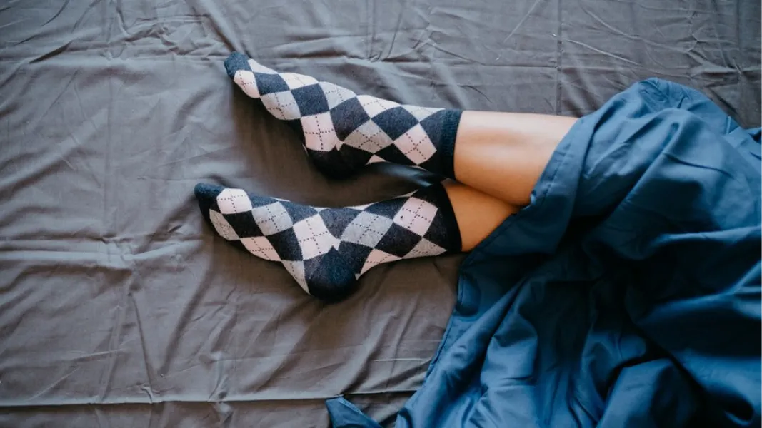 ¿Dormir con medias es malo para la salud? 