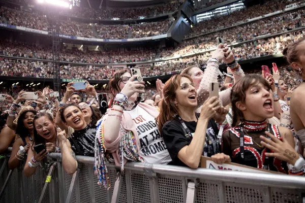“Ni borracha” y “ni de coña”: Taylor Swift enloqueció a Madrid con guiños en español