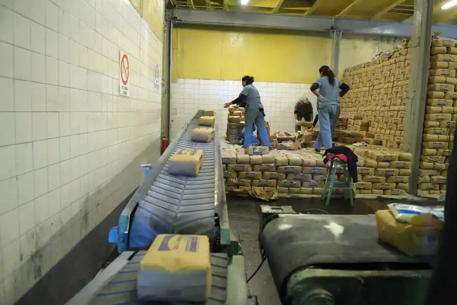 COMPROMISO DE SOSTENER EL PRECIO. Los sectores cañero e industrial acordaron cumplir con las exportaciones de azúcar y producción de alcohol.