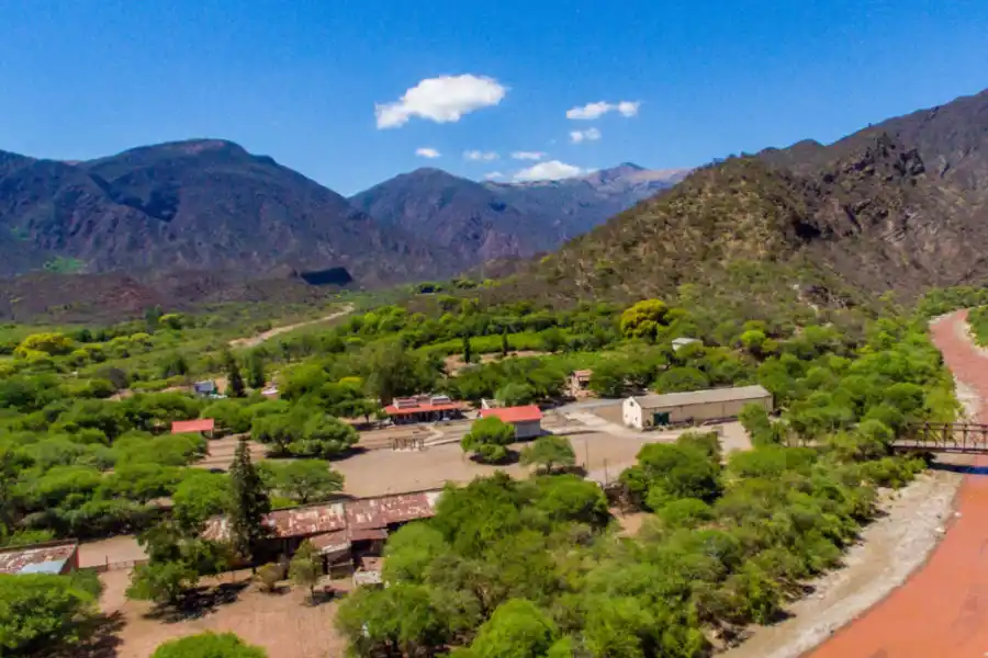 Vacaciones de invierno: conocé el pueblito fantasma del NOA donde viven solo diez familias