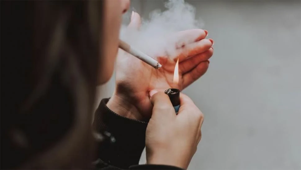 UN HÁBITO PERJUDICIAL. El 20% de los adolescentes de entre 13 y 15 años se declaró fumador regular.