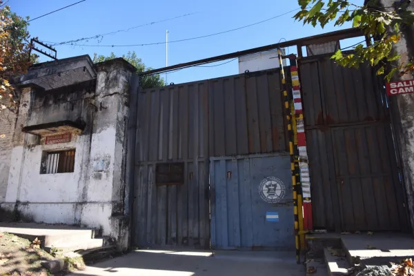 Gendarmería inspeccionó los galpones en Tafí Viejo y encontró toneladas de alimentos próximos a vencer