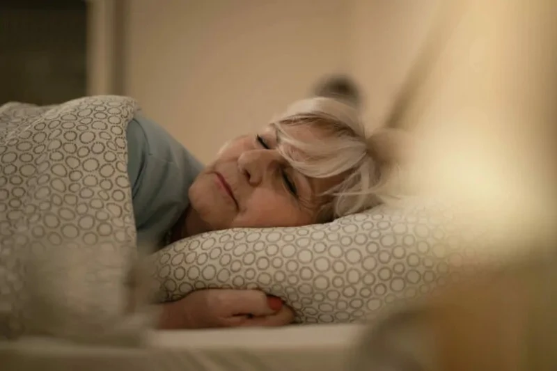 CONSECUENCIAS. Un buen descanso nocturno puede mejorar la función cognitiva de los adultos mayores.