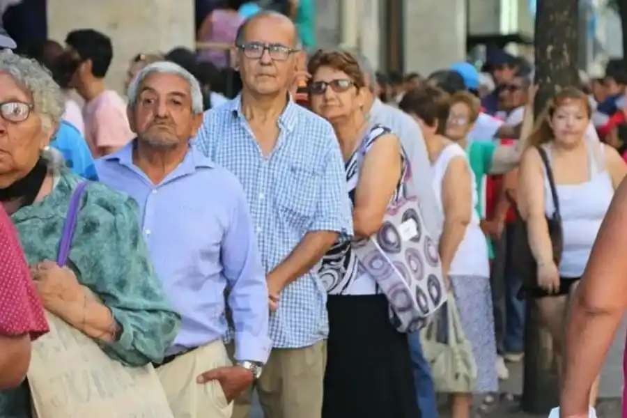 Las pensiones también la pueden percibir los hijos. (Foto: A24)
