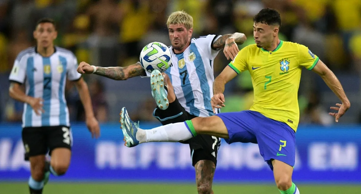 FRICCIONADO. El clásico entre Argentina y Brasil, es uno de los duelos más apasionantes del fútbol sudamericano.