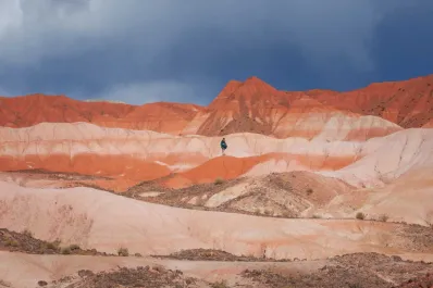 Vacaciones de invierno: el pueblo rojo de Jujuy que parece sacado de Marte