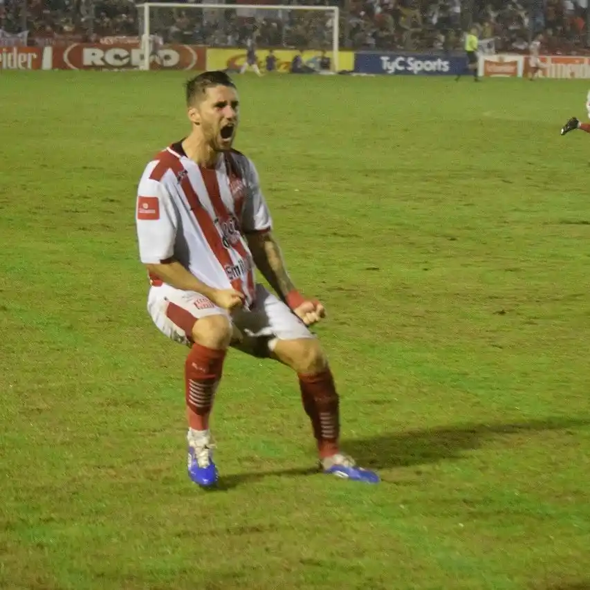 Fue promesa en River, logró un ascenso con San Martín, se retiró a los 31 años y ahora es representante