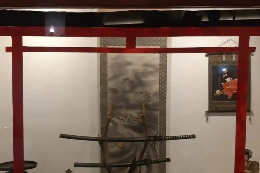 UNA KATANA. La célebre espada filosa y curva utilizada por los famosos samurais, es uno de los grandes atractivos en la exposición. fotos Jorge Figueroa