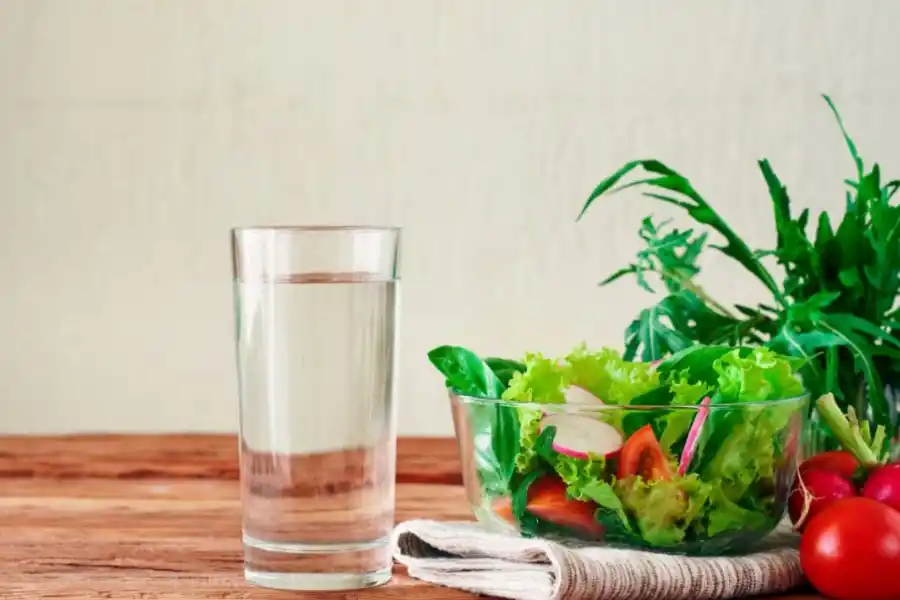 Los beneficios de tomar agua para adelgazar.