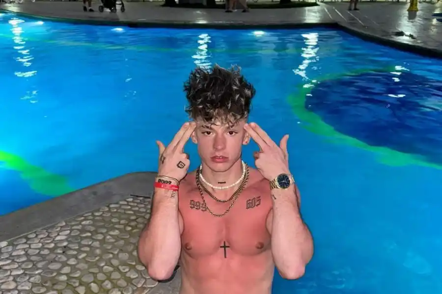 “Tuli” Acosta se quebró en vivo al contar la violencia a la que la sometió el streamer tucumano Oky