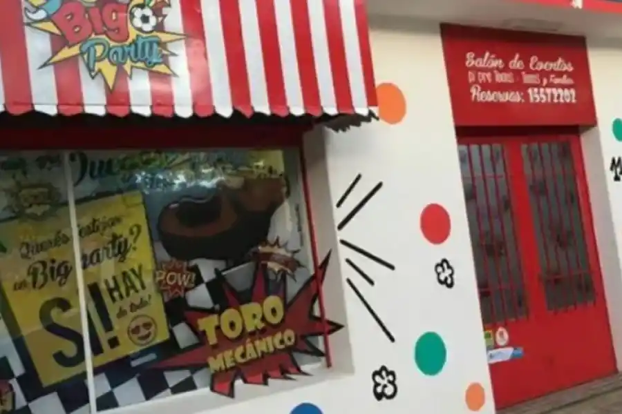 El salón fue clausurado provisoriamente, aunque contaba con la habilitación vigente de la municipalidad.