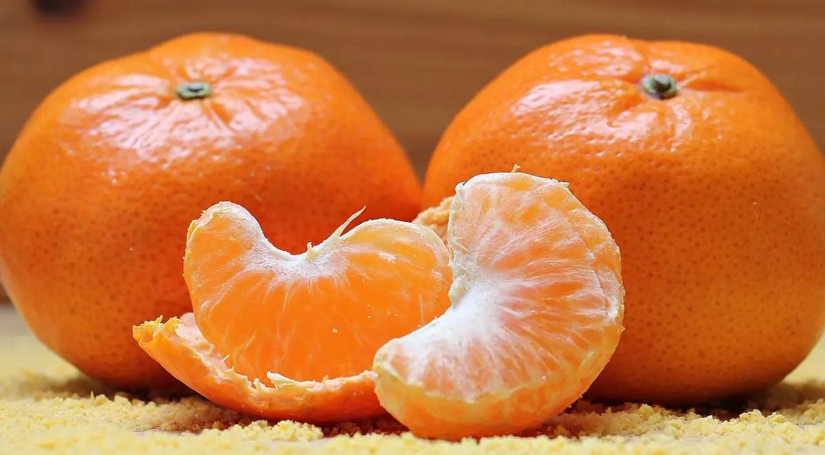 Los gajos de la mandarina contienen fibras, que benefician a la saciedad.