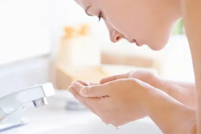 Limpieza facial: ¿cuántas veces al día hay que lavase la cara?