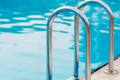 Tragedia en Santa Fe: un niño murió ahogado tras caer en la pileta de su casa