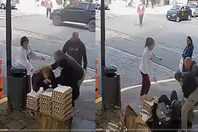 Video: una mujer rompió 20 maples de huevos de un vendedor ambulante y generó indignación entre los vecinos