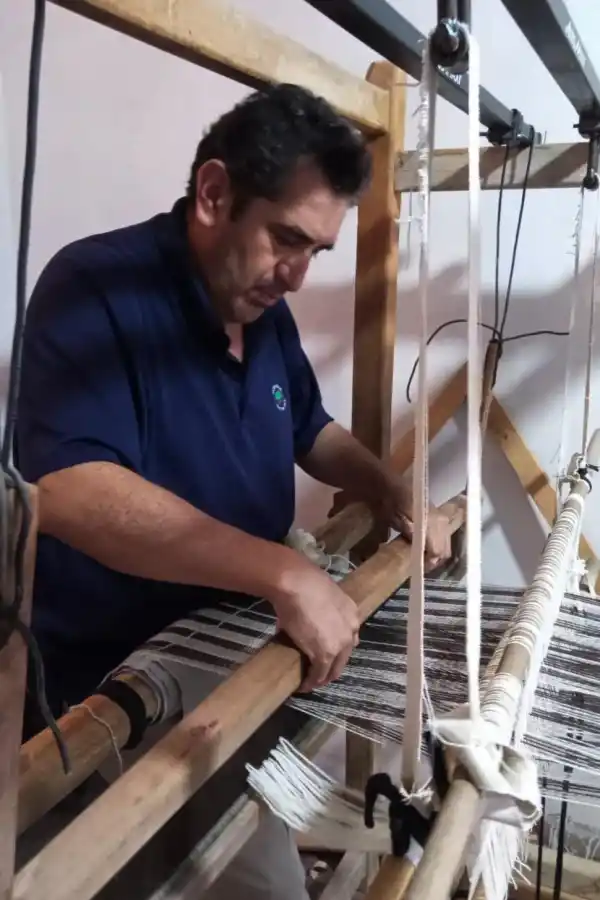 Simulación de estrategias empresariales: artesanos del valle aprenden a vender