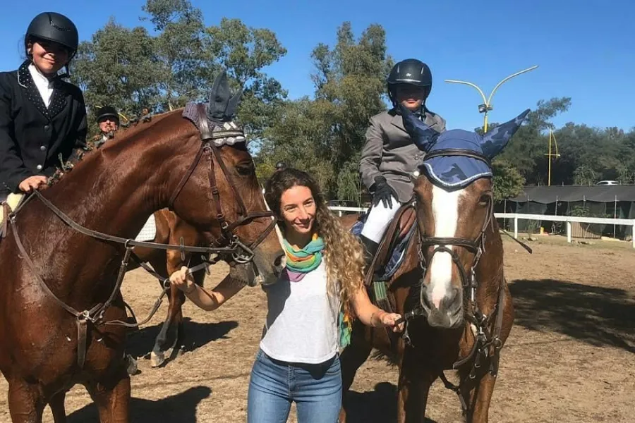 AMANTE DE LA NATURALEZA. Matilde junto a sus caballos. Cortesía Matilde Ferro.