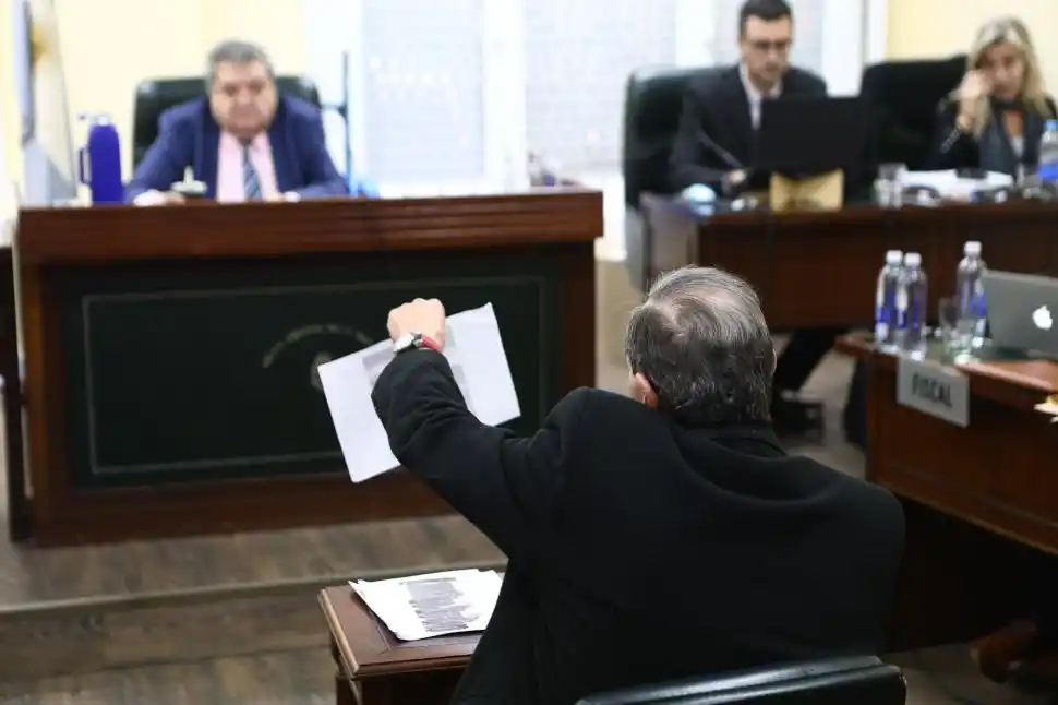 FRENTE AL JUEZ RAMOS PADILLA. Alperovich esgrime un escrito.