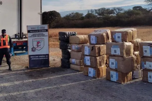 Secuestran 40 neumáticos y productos textiles sin aval aduanero