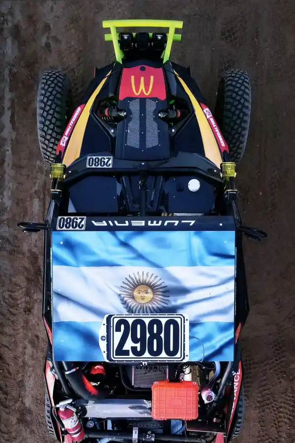 En la noche mexicana, por la montaña y desarmando su auto, completaron los 800 kilómetros de una de las carreras del Mundial del Desierto