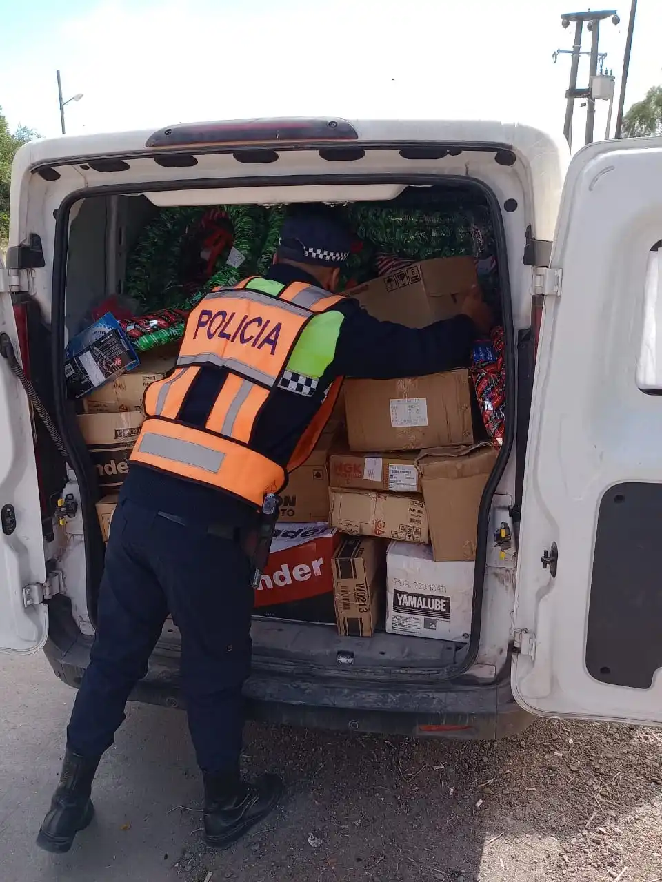 COLMADA. Una de las camionetas.