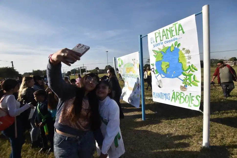 CARTELES ALUSIVOS. En el predio recuperado se puso carteles para crear conciencia.