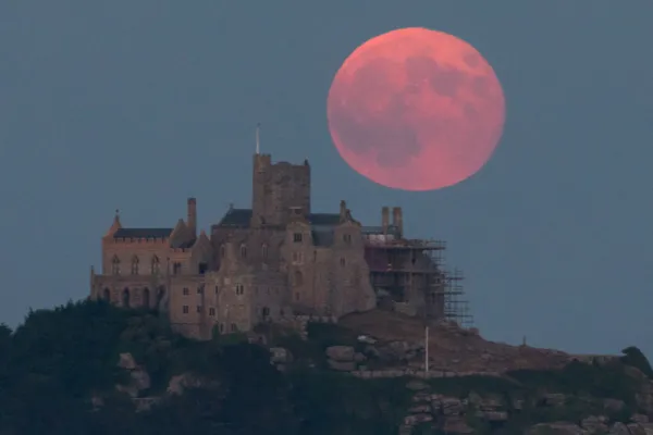 Superluna de fresa de junio: ¿cuándo podrá observarse esta luna surreal?