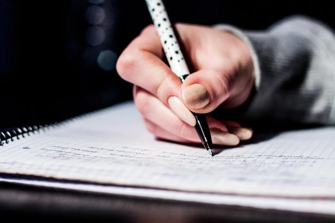 Escribir en letra cursiva puede beneficiar a nuestro cerebro