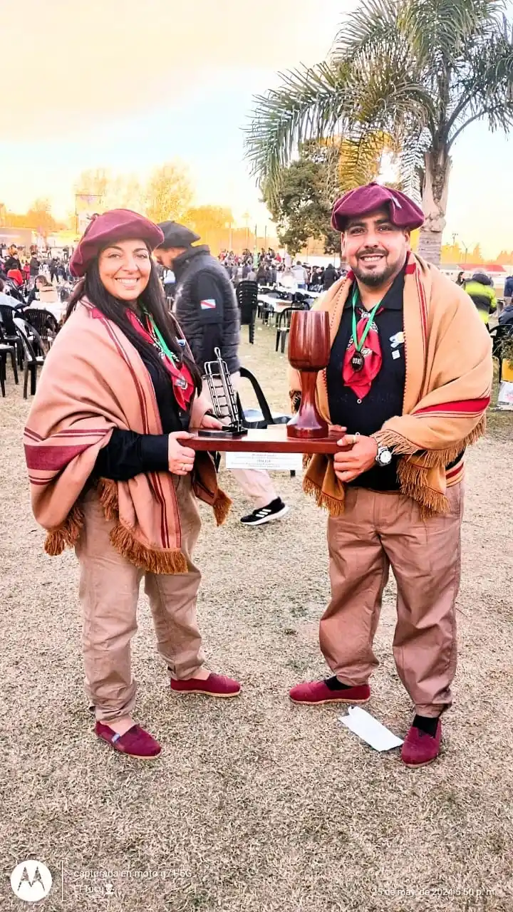 Amor y tradición: tucumanos conquistan el asado a la estaca