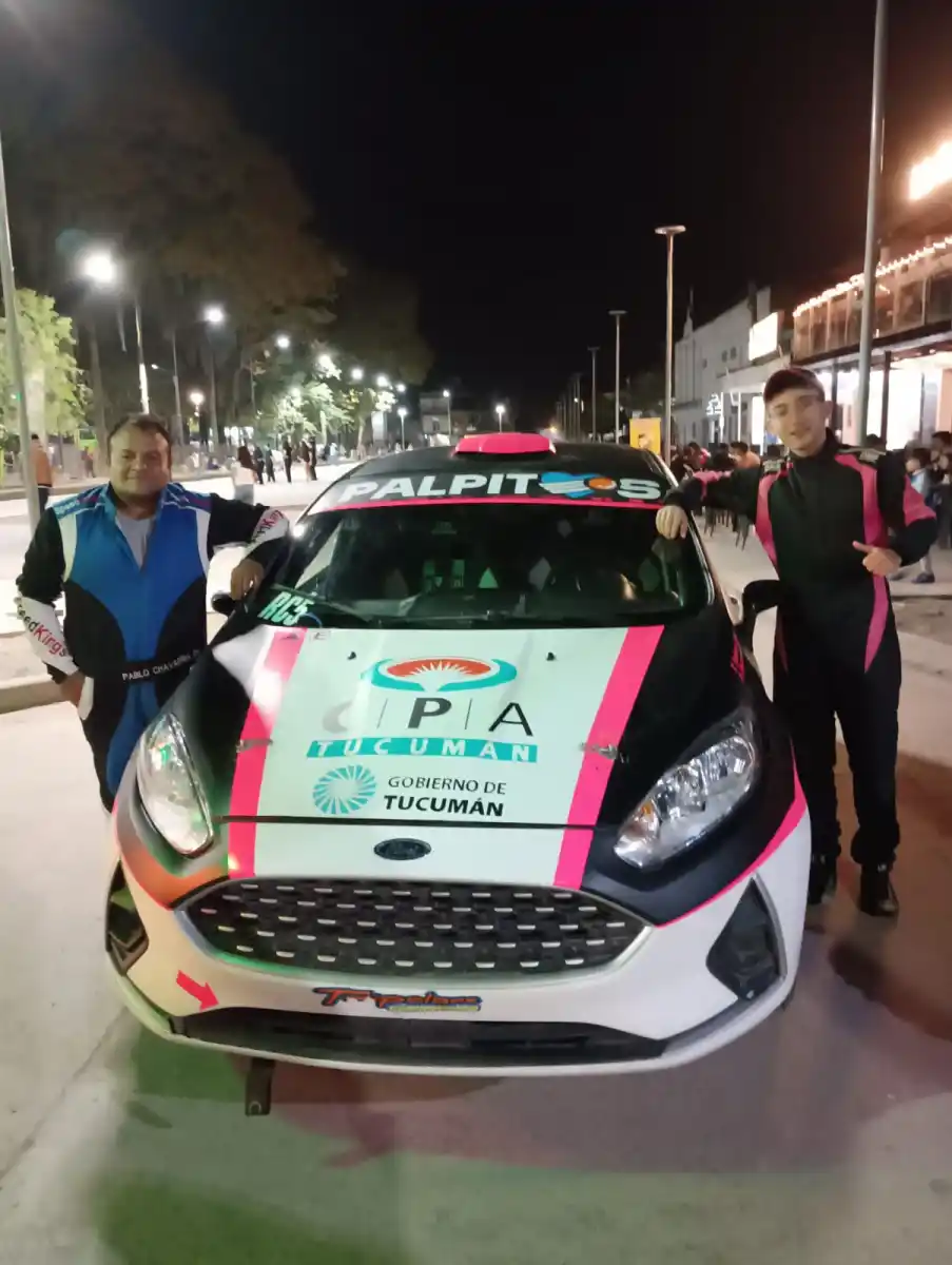 CANDIDATOS. Pablo Chavarría y Tadeo Scalora (derecha), navegante y piloto respectivamente, tienen un auto ideal para ganar la general de la carrera.