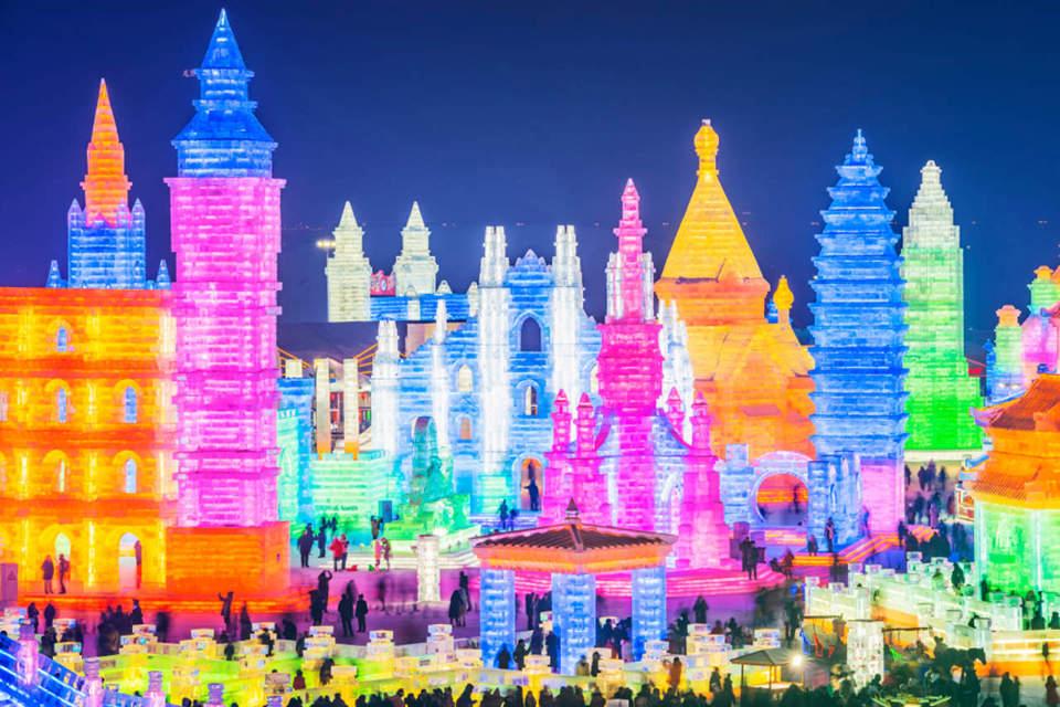 Las luces aportan un ambiente mágico a Harbin.
