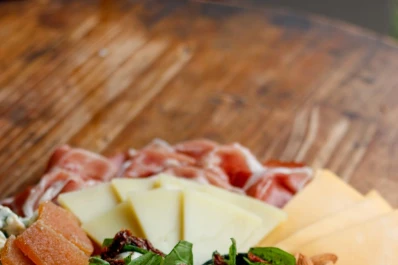 Mimá a papá con una picada de Fafá