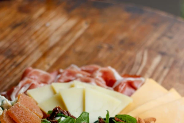 Mimá a papá con una picada de Fafá