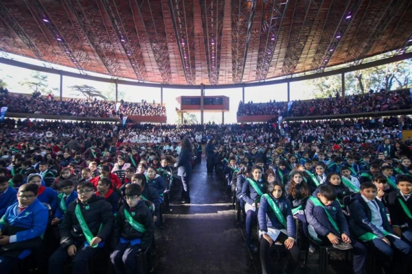 Tres mil alumnos primarios prometieron cuidar el medio ambiente