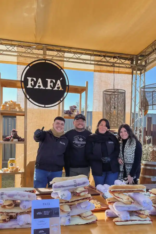 Mimá a papá con una picada de Fafá