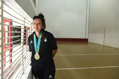 Sin sanar, Cynthia Pinto se clasificó al Mundial de pelota vasca