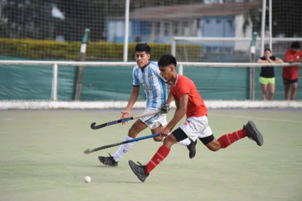 Tiene 15 años, debutó en la Primera de Los Tarcos y sueña con brillar en el hockey